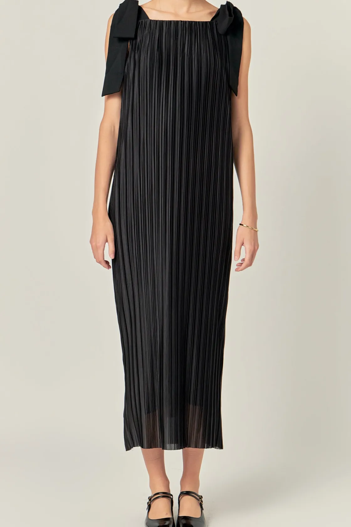 english_factory__bow_deta_0-2.webp ENGLISH FACTORY Tops*- Bow Detailed Pleated Maxi Dress BLACK