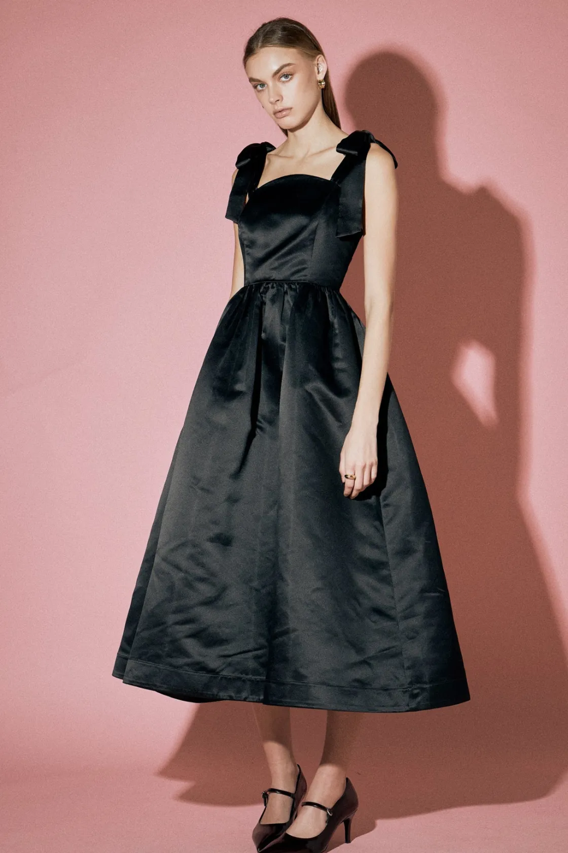 english_factory__bow_poin_1.webp ENGLISH FACTORY Tops*- Bow Pointed Midi Dress BLACK