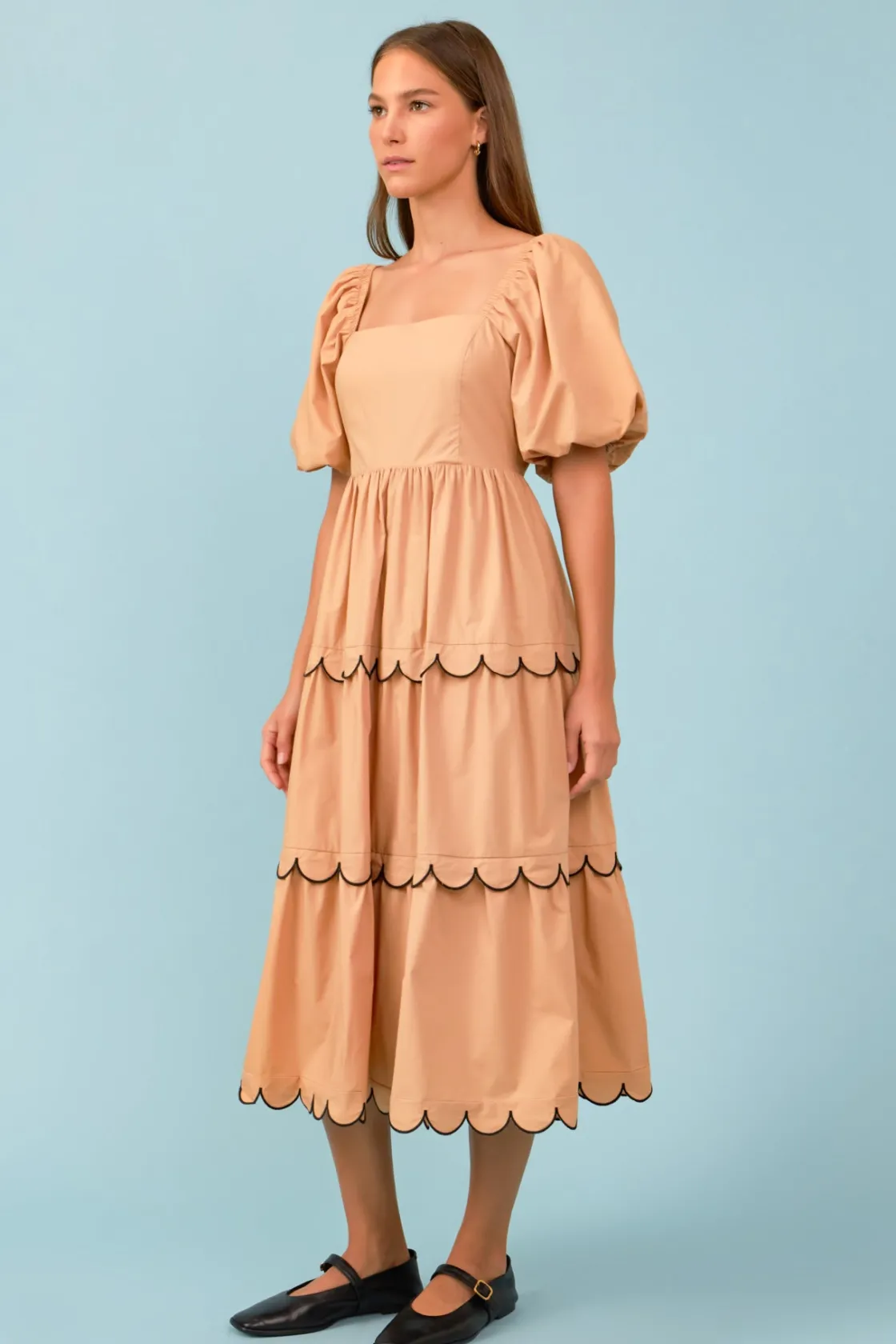 english_factory__colorblo_1-3.webp ENGLISH FACTORY Tops*- Colorblock Scallop Midi Dress TAN/BLACK