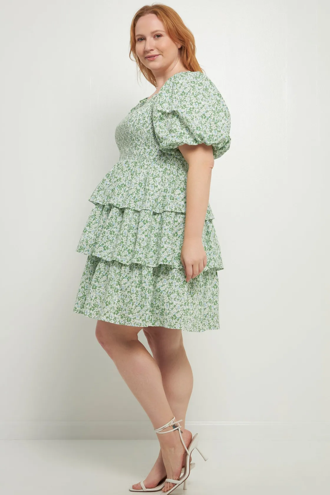 english_factory__crinkled_1-1.webp ENGLISH FACTORY Tops*- Crinkled Floral Linen Smocked Tiered Mini GREEN