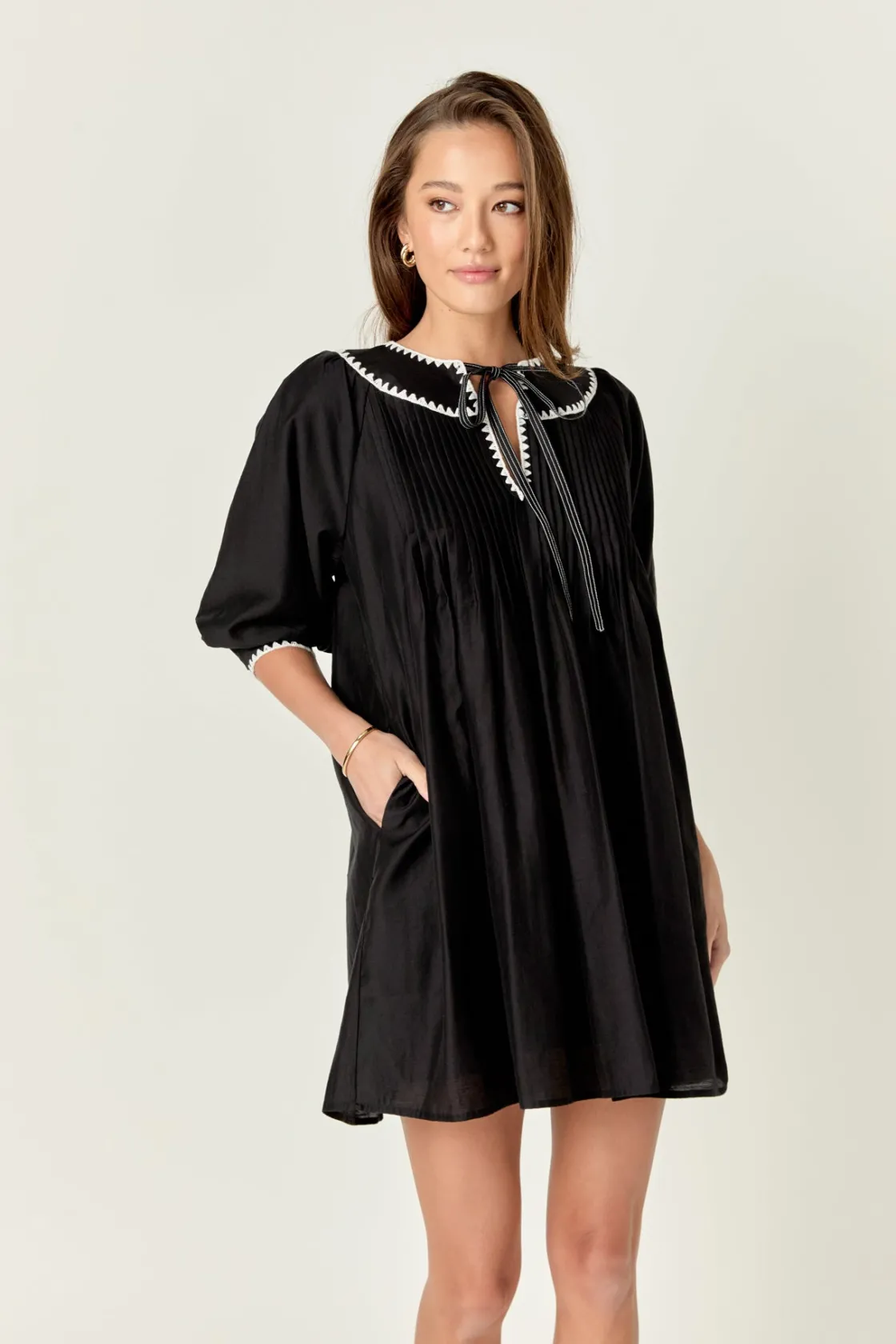 english_factory__embroide_3-3.webp ENGLISH FACTORY Tops*- Embroidery Bow Detailed Mini Dress BLACK/WHITE