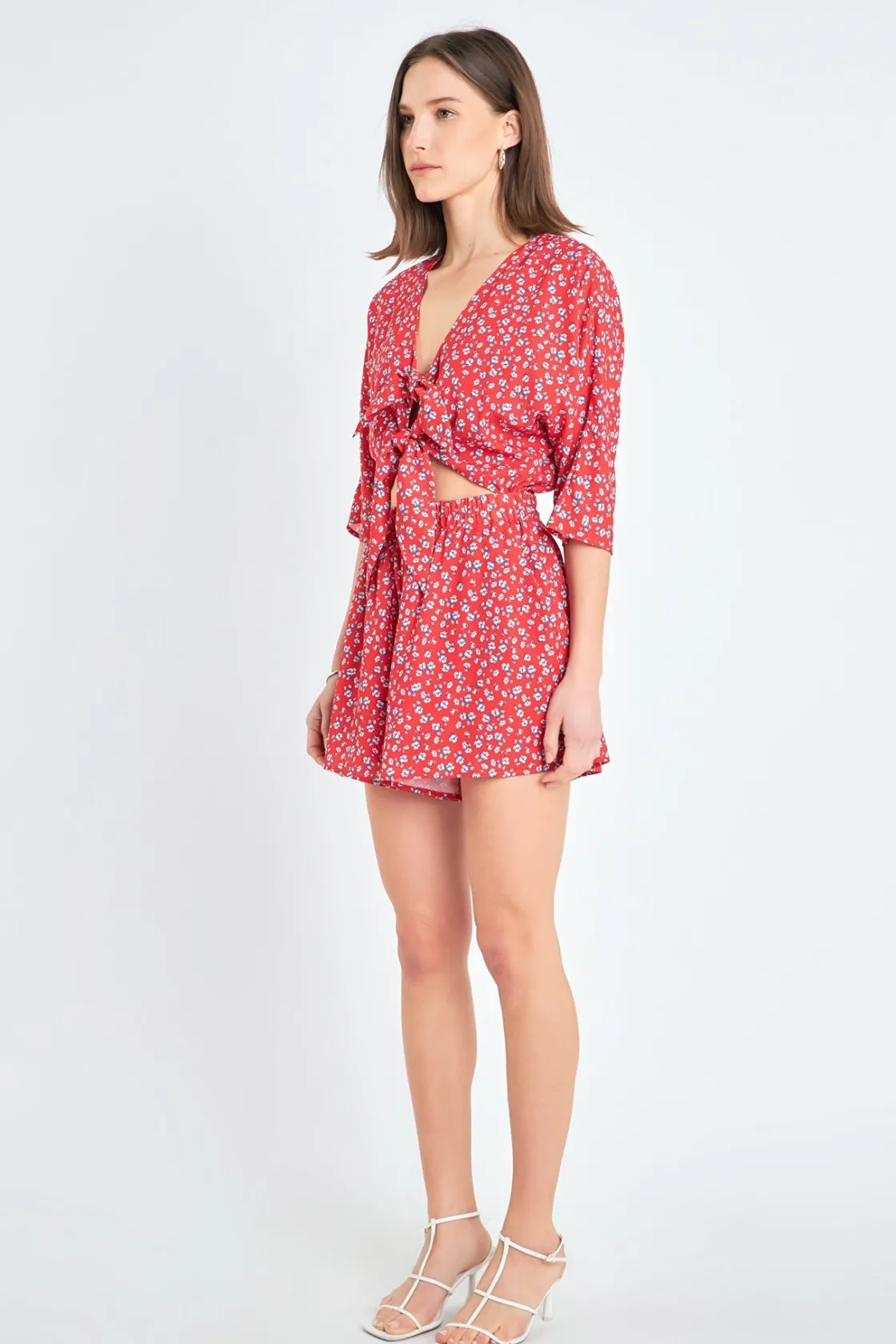 english_factory__floral_t_1-1.webp ENGLISH FACTORY Tops*- Floral Tied Romper RED