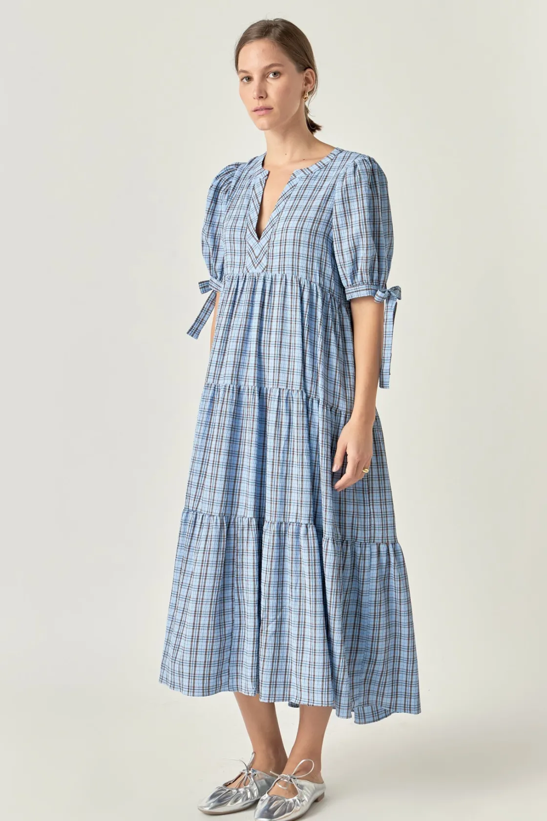 english_factory__gingham__6-4.webp ENGLISH FACTORY Tops*- Gingham Tiered Dress with Bow-Tie Sleeves