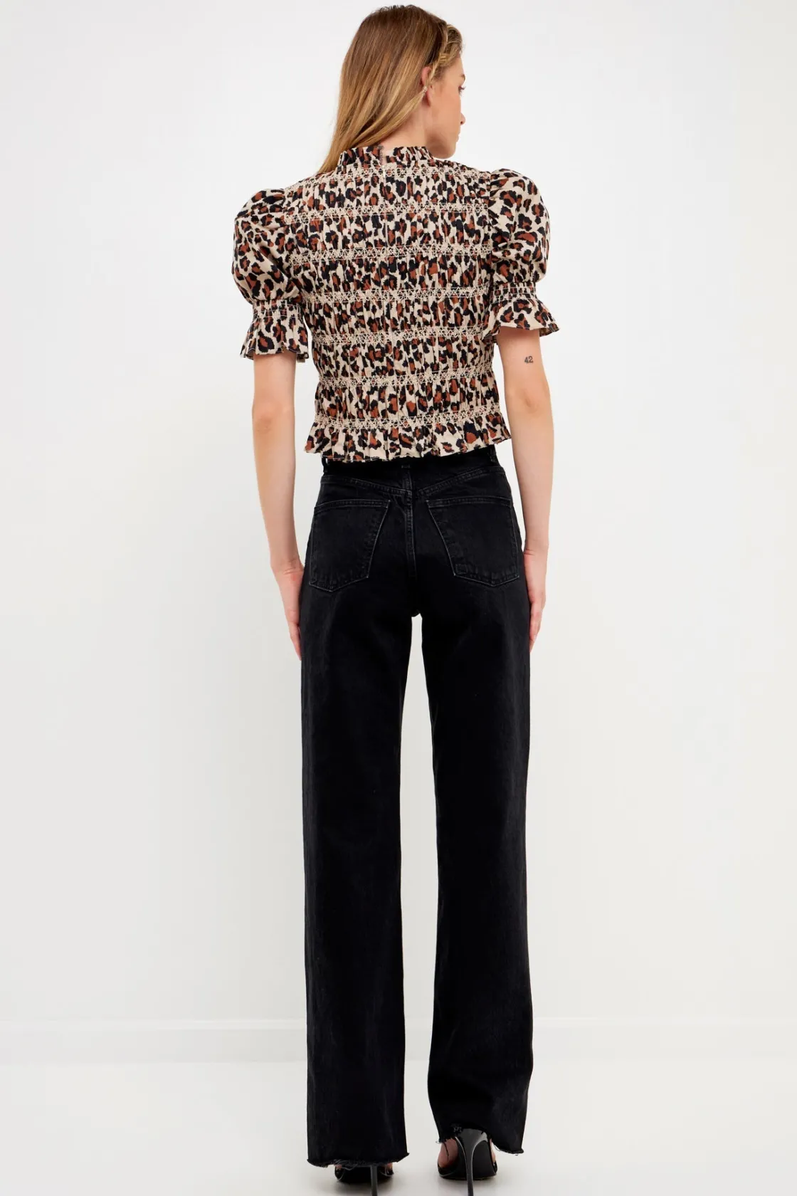 english_factory__leopard__2.webp ENGLISH FACTORY Tops*- Leopard Print Puff Short Sleeve Top BROWN