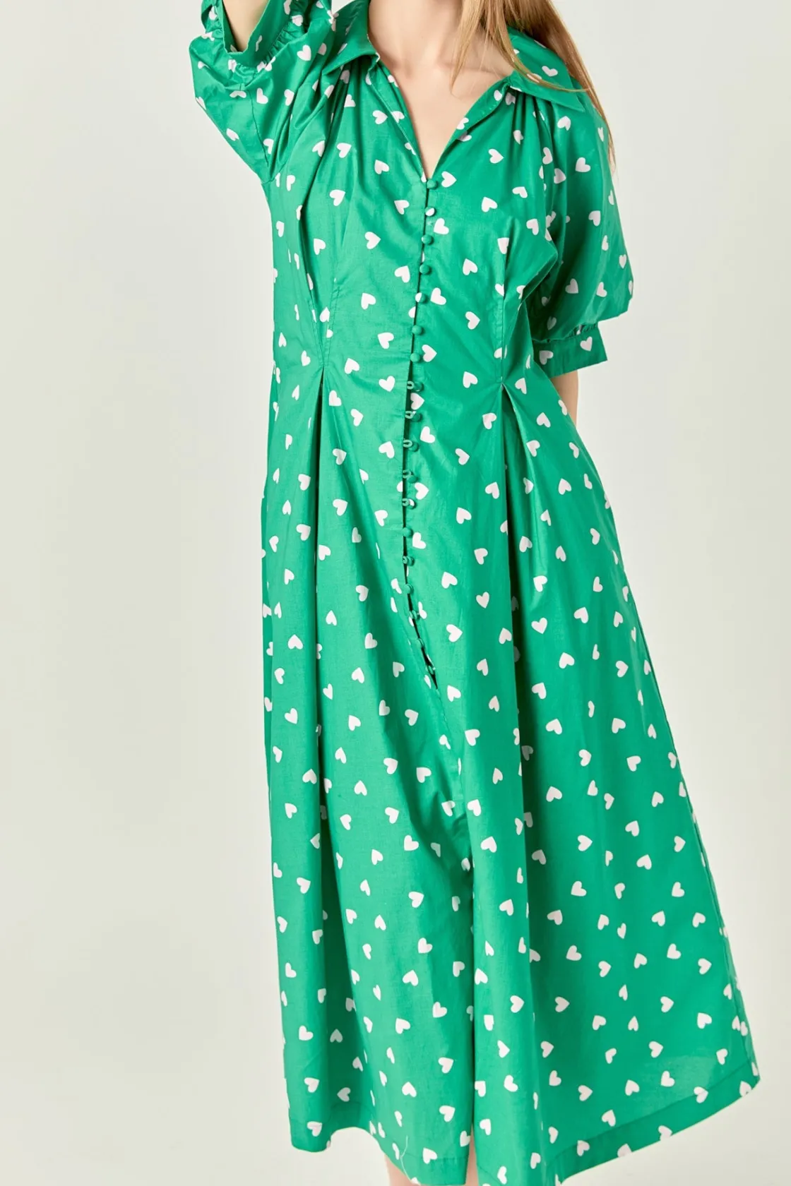 english_factory__lovelyn__0.webp ENGLISH FACTORY Tops*- Lovelyn Heart Print Midi Dress GREEN