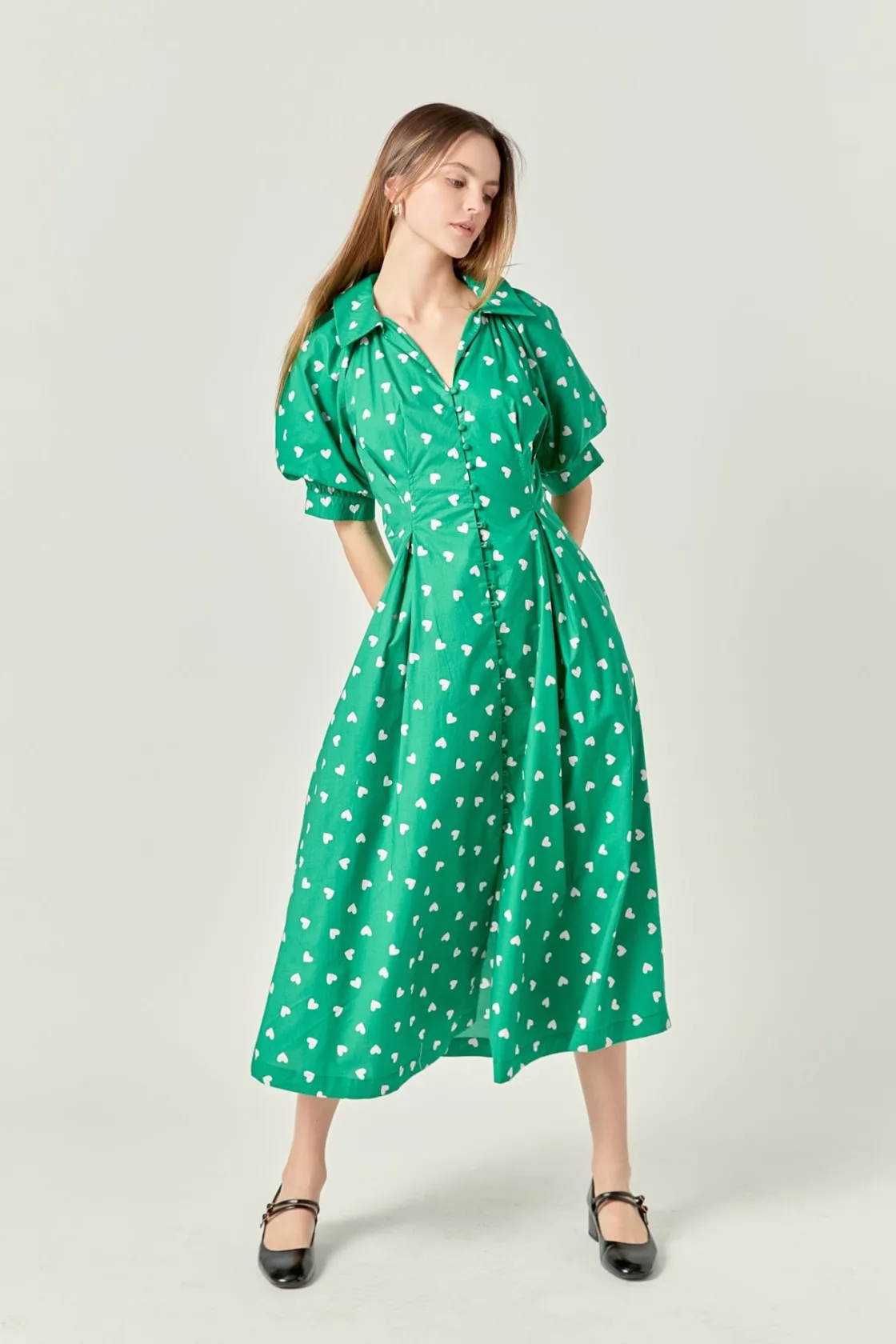 english_factory__lovelyn__3.webp ENGLISH FACTORY Tops*- Lovelyn Heart Print Midi Dress GREEN