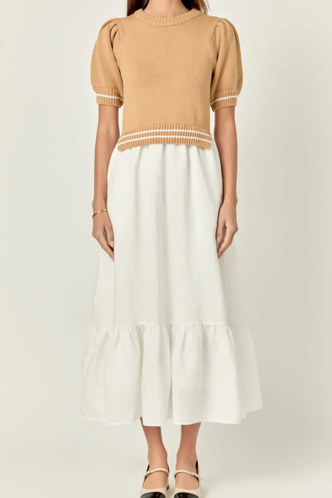 english_factory__mixed_me_0-11.webp ENGLISH FACTORY Tops*- Mixed Media Puff Sleeve Midi Dress TAN/WHITE