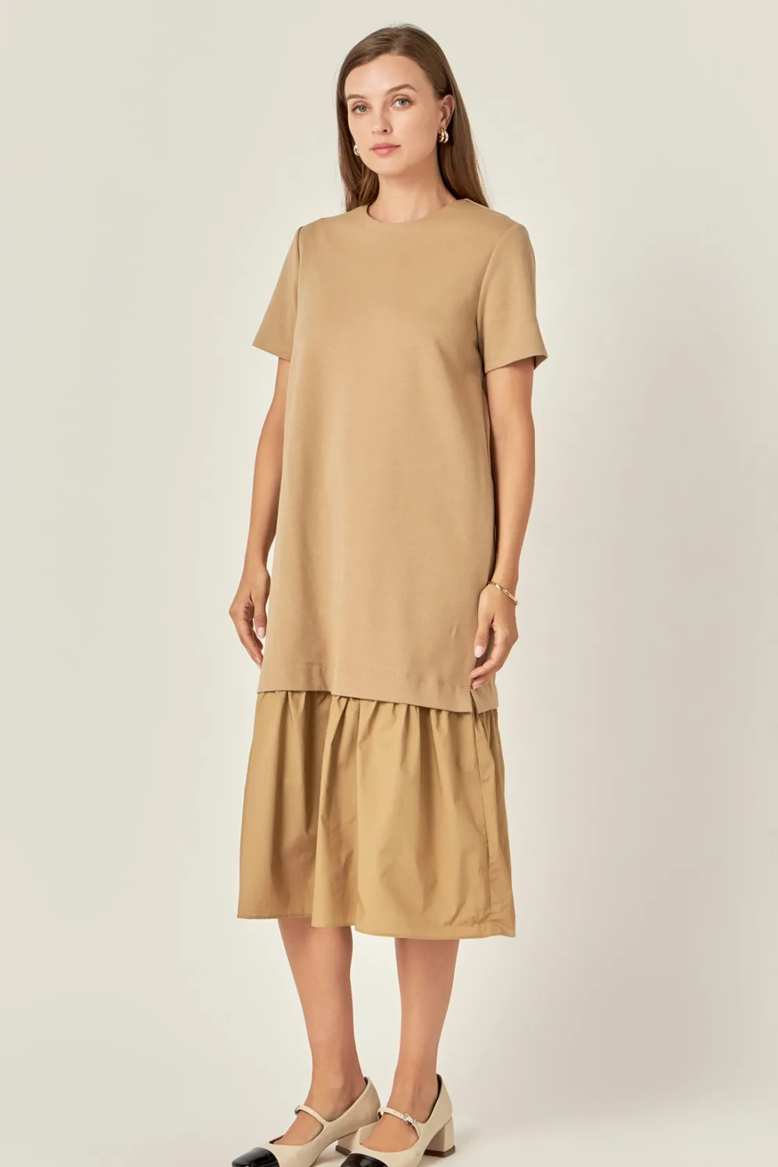 english_factory__mixed_me_1-15.webp ENGLISH FACTORY Tops*- Mixed Media Tee Maxi Dress TAN