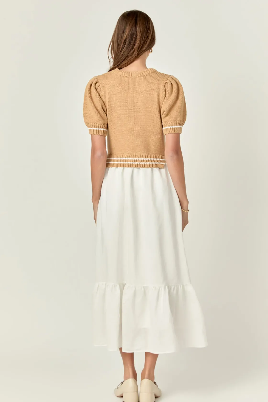 english_factory__mixed_me_2-11.webp ENGLISH FACTORY Tops*- Mixed Media Puff Sleeve Midi Dress TAN/WHITE