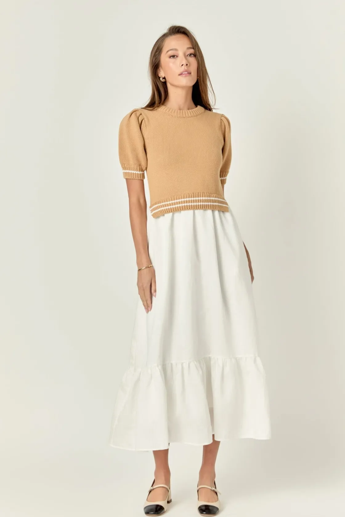 english_factory__mixed_me_3-11.webp ENGLISH FACTORY Tops*- Mixed Media Puff Sleeve Midi Dress TAN/WHITE