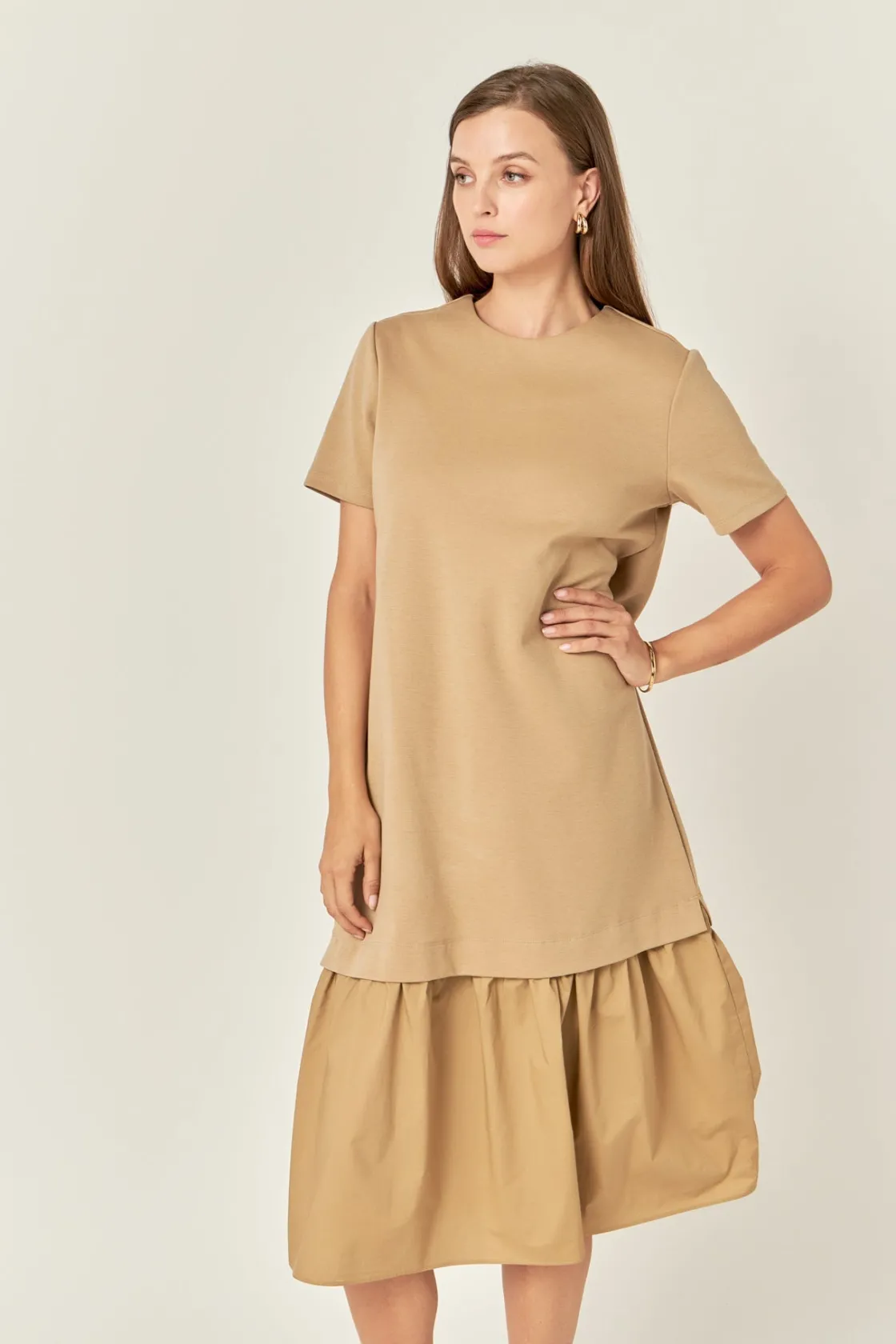 english_factory__mixed_me_3-15.webp ENGLISH FACTORY Tops*- Mixed Media Tee Maxi Dress TAN