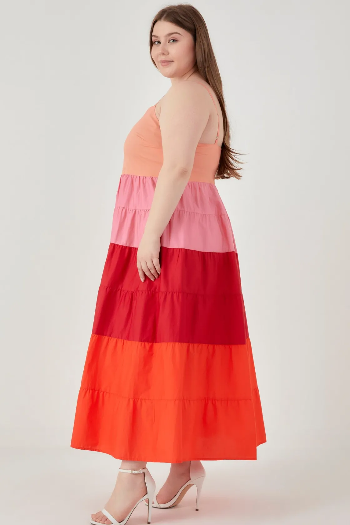 english_factory__plus_siz_1-12.webp ENGLISH FACTORY Tops*- Plus Size Color Block Spaghetti Maxi PINK