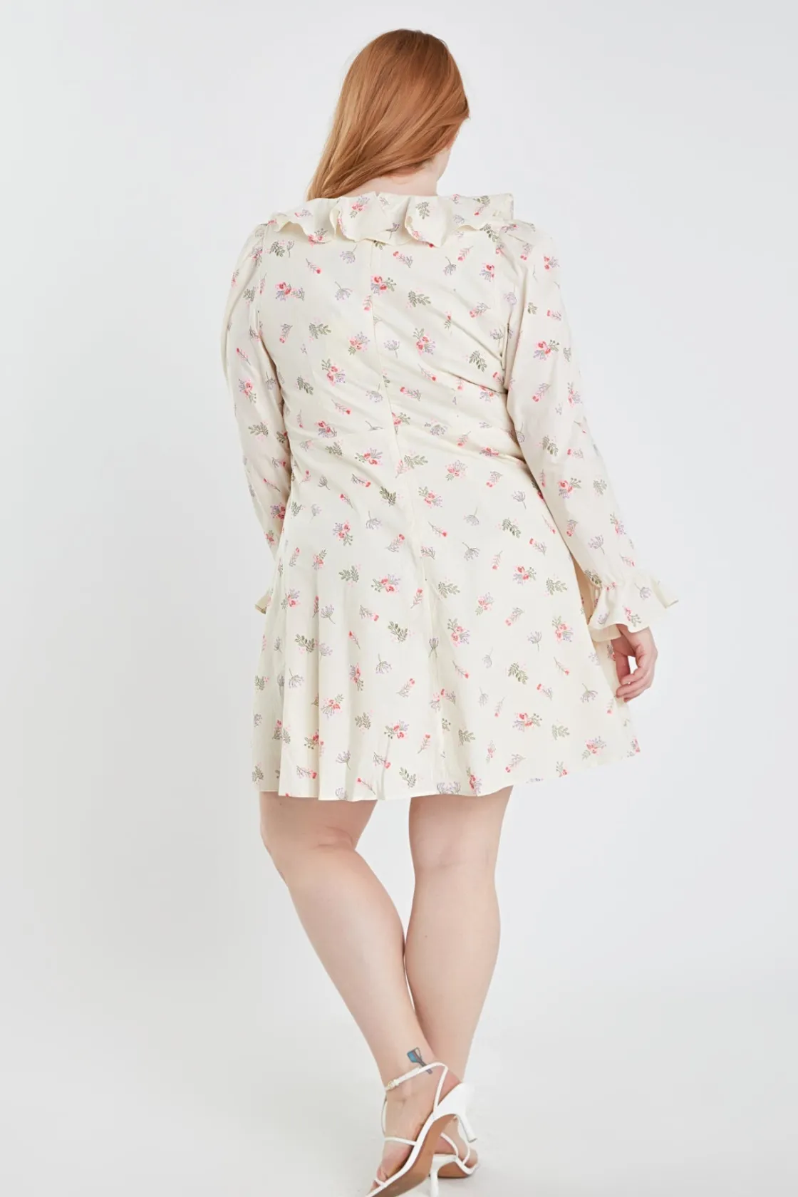 english_factory__plus_siz_2-4.webp ENGLISH FACTORY Tops*- Plus Size Floral Ruffled Neck Mini Dress IVORY
