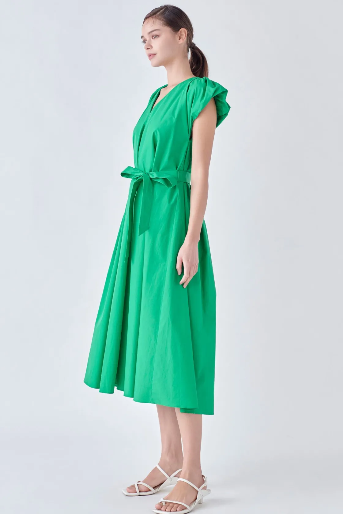 english_factory__puffy_sl_1.webp ENGLISH FACTORY Tops*- Puffy Sleeve Midi Dress