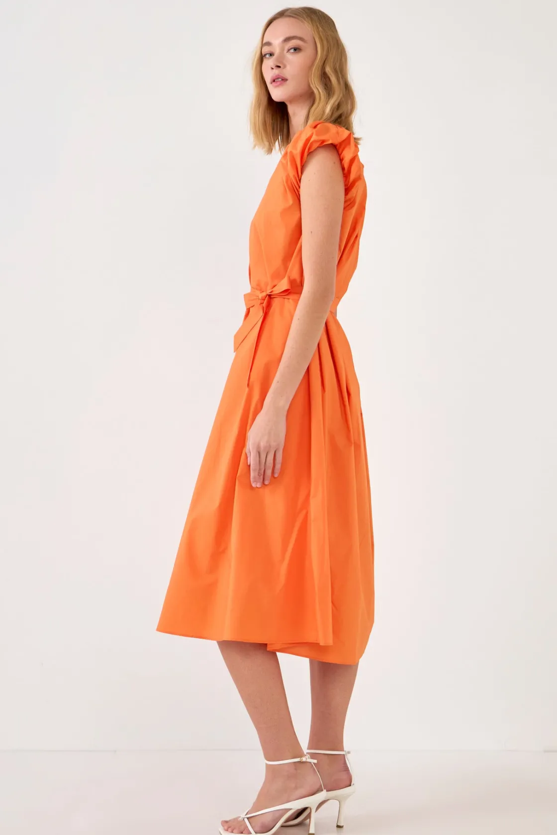 english_factory__puffy_sl_11.webp ENGLISH FACTORY Tops*- Puffy Sleeve Midi Dress