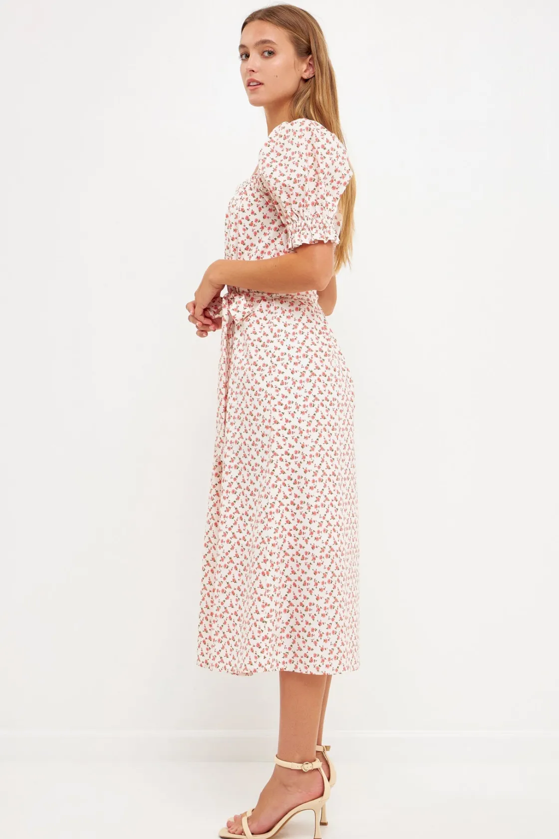 english_factory__short_pu_1-3.webp ENGLISH FACTORY Tops*- Short Puff Sleeve Floral Midi Dress WHITE/PINK