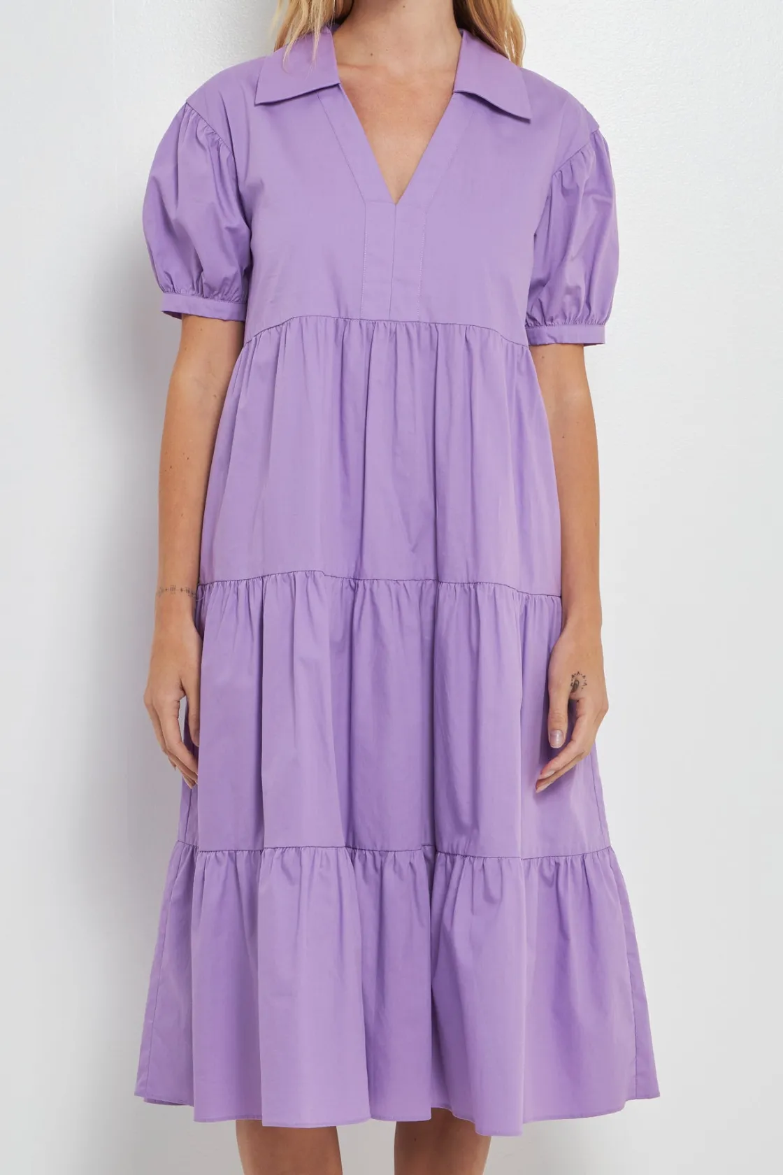 english_factory__short_pu_15.webp ENGLISH FACTORY Tops*- Short Puff Sleeve V-Neck Midi Dress