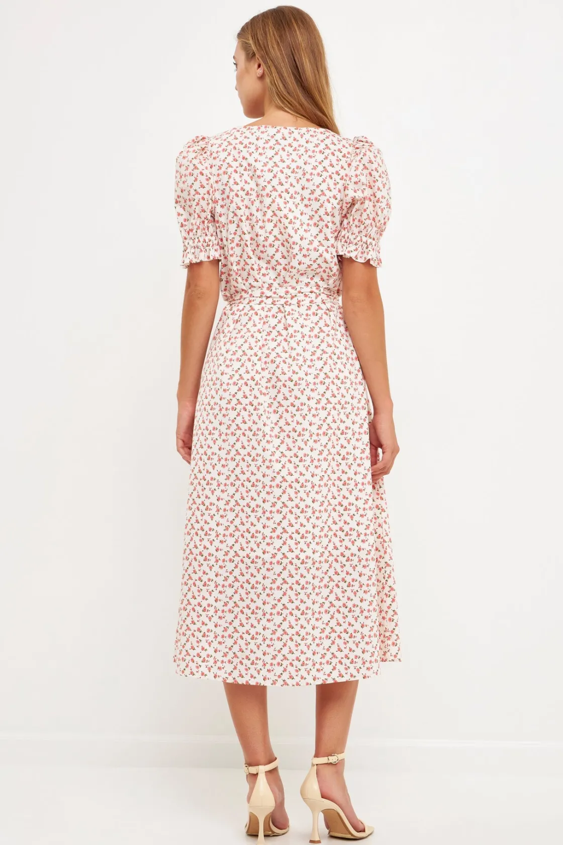 english_factory__short_pu_2-3.webp ENGLISH FACTORY Tops*- Short Puff Sleeve Floral Midi Dress WHITE/PINK