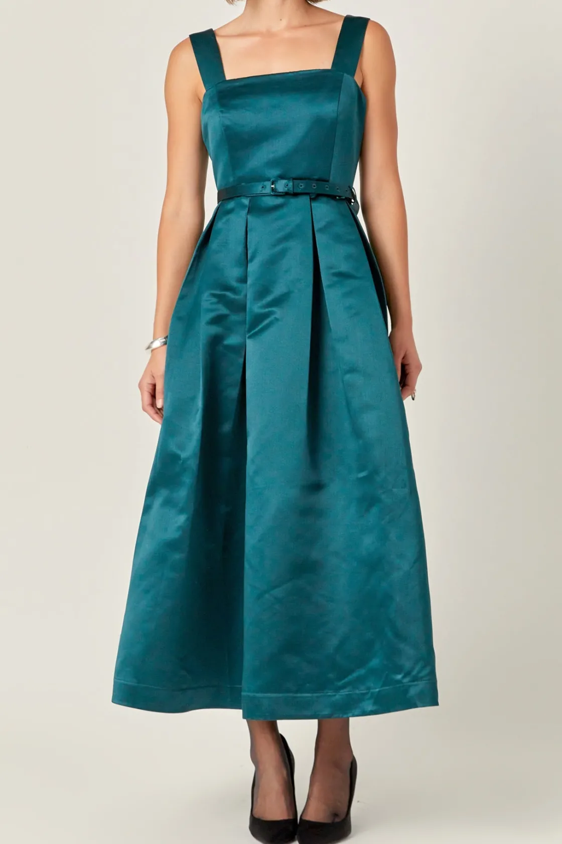 english_factory__sleevele_0-1.webp ENGLISH FACTORY Tops*- Sleeveless Flared Midi Dress