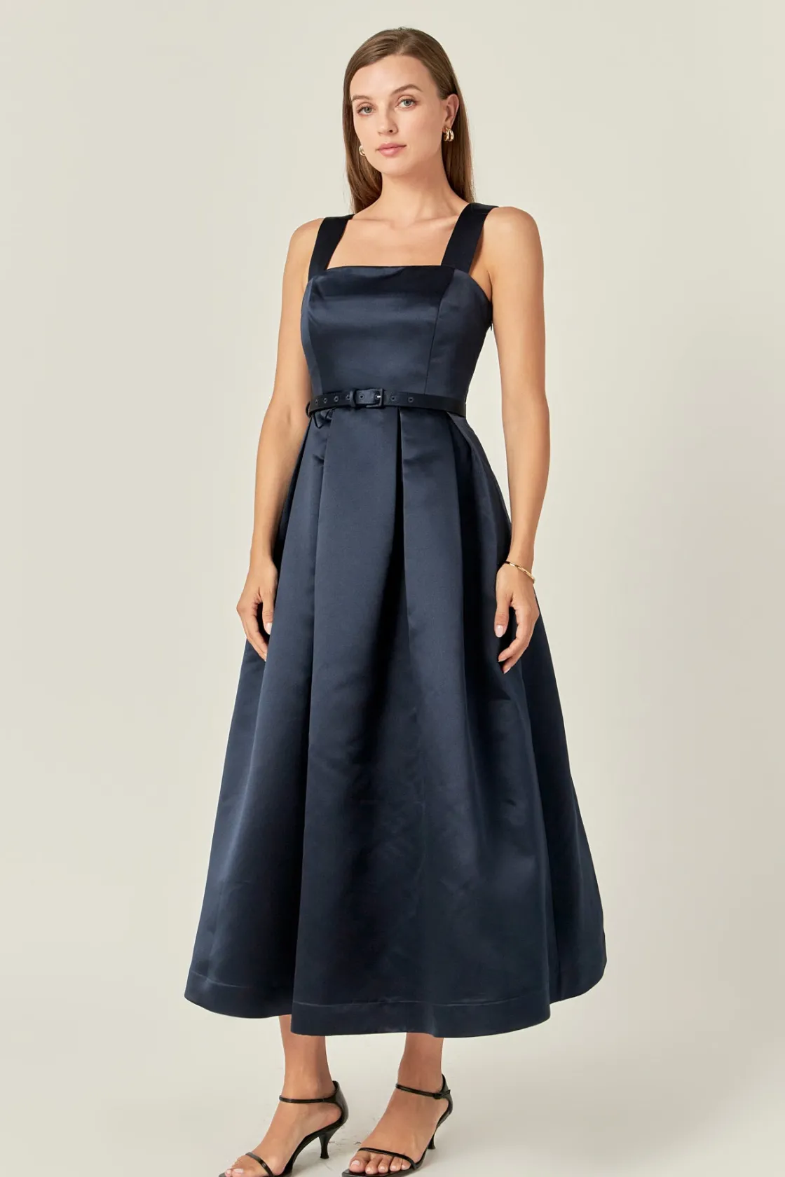 english_factory__sleevele_11.webp ENGLISH FACTORY Tops*- Sleeveless Flared Midi Dress