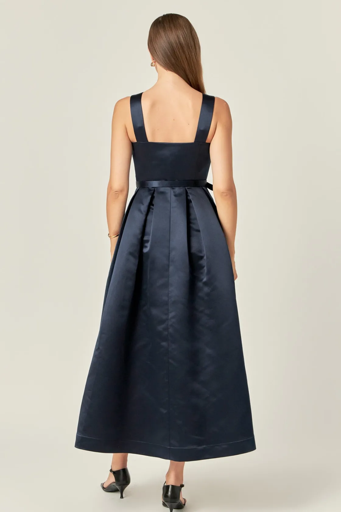 english_factory__sleevele_12.webp ENGLISH FACTORY Tops*- Sleeveless Flared Midi Dress
