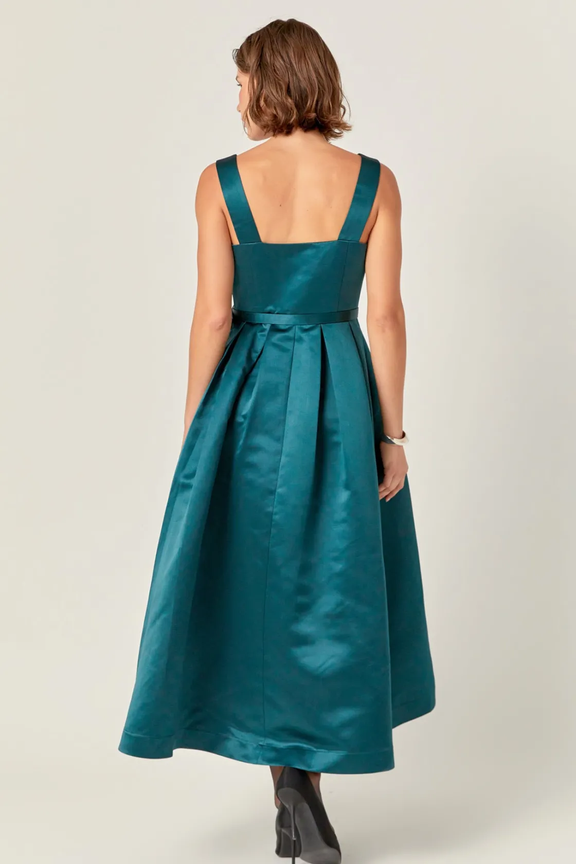 english_factory__sleevele_2-1.webp ENGLISH FACTORY Tops*- Sleeveless Flared Midi Dress