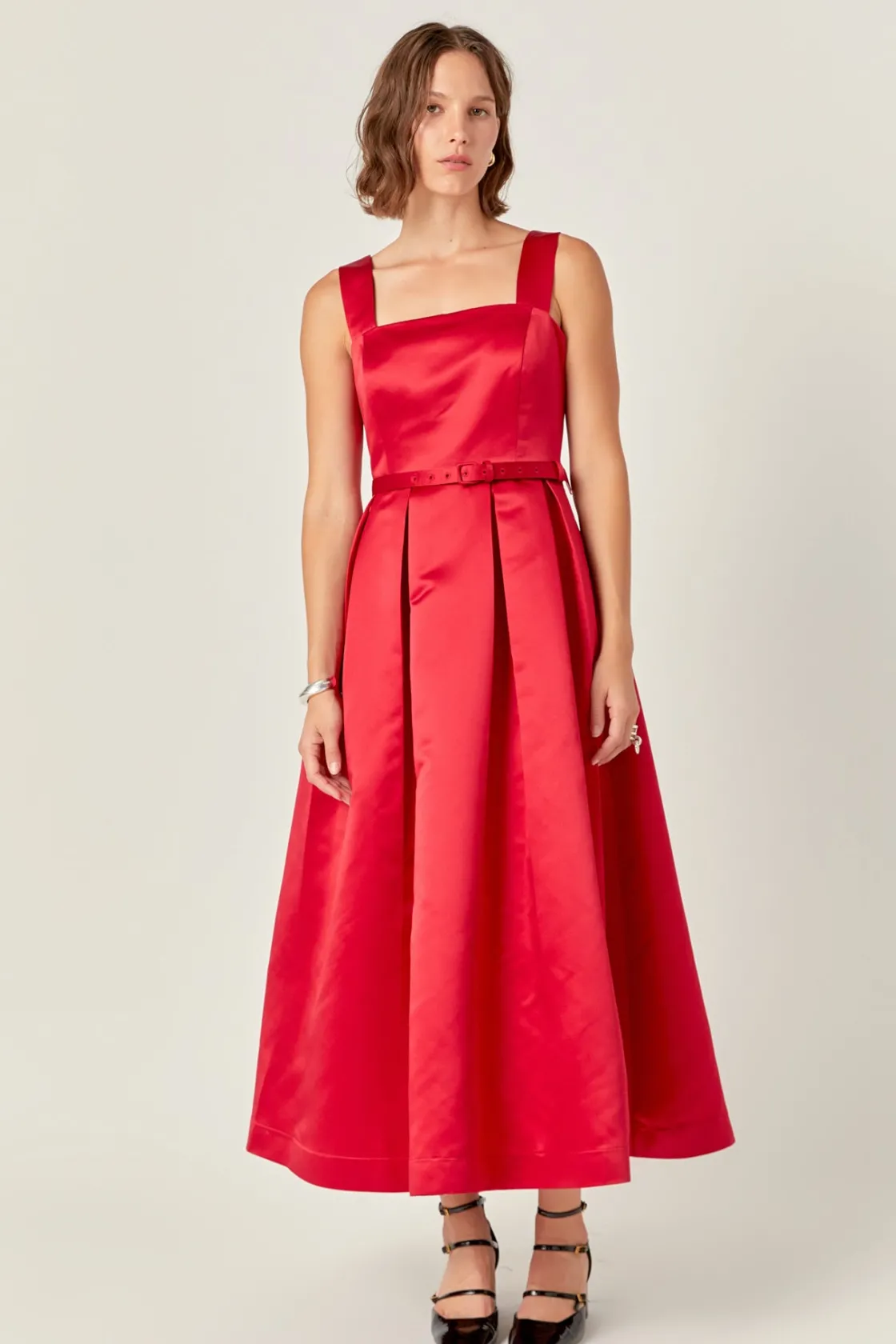 english_factory__sleevele_4.webp ENGLISH FACTORY Tops*- Sleeveless Flared Midi Dress
