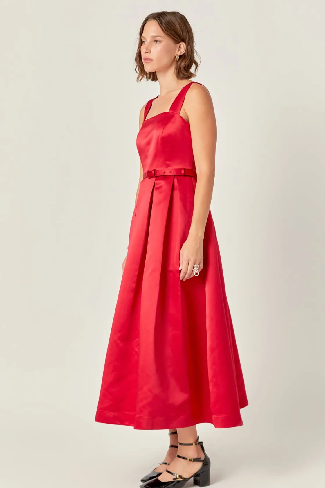 english_factory__sleevele_6.webp ENGLISH FACTORY Tops*- Sleeveless Flared Midi Dress