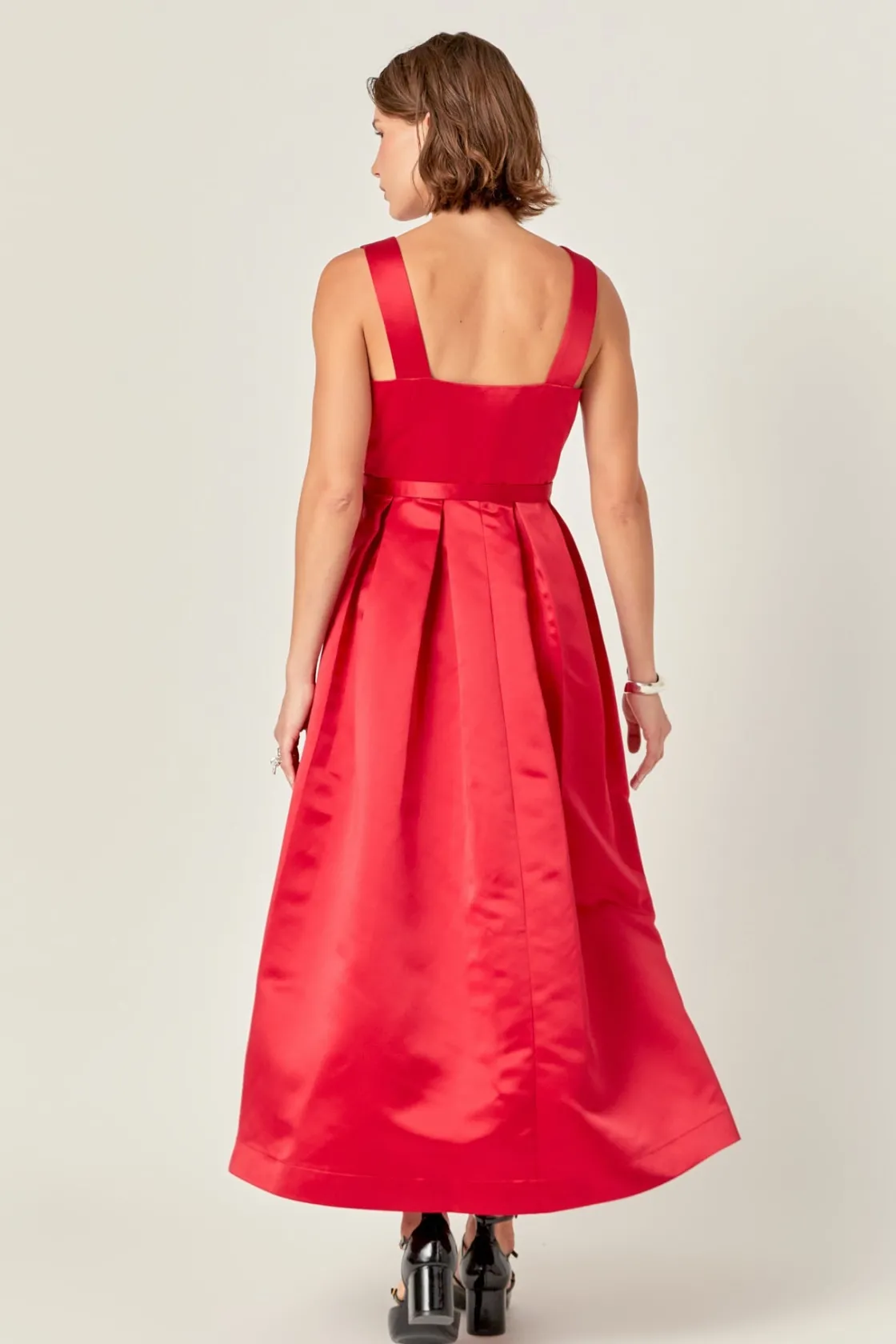 english_factory__sleevele_7.webp ENGLISH FACTORY Tops*- Sleeveless Flared Midi Dress