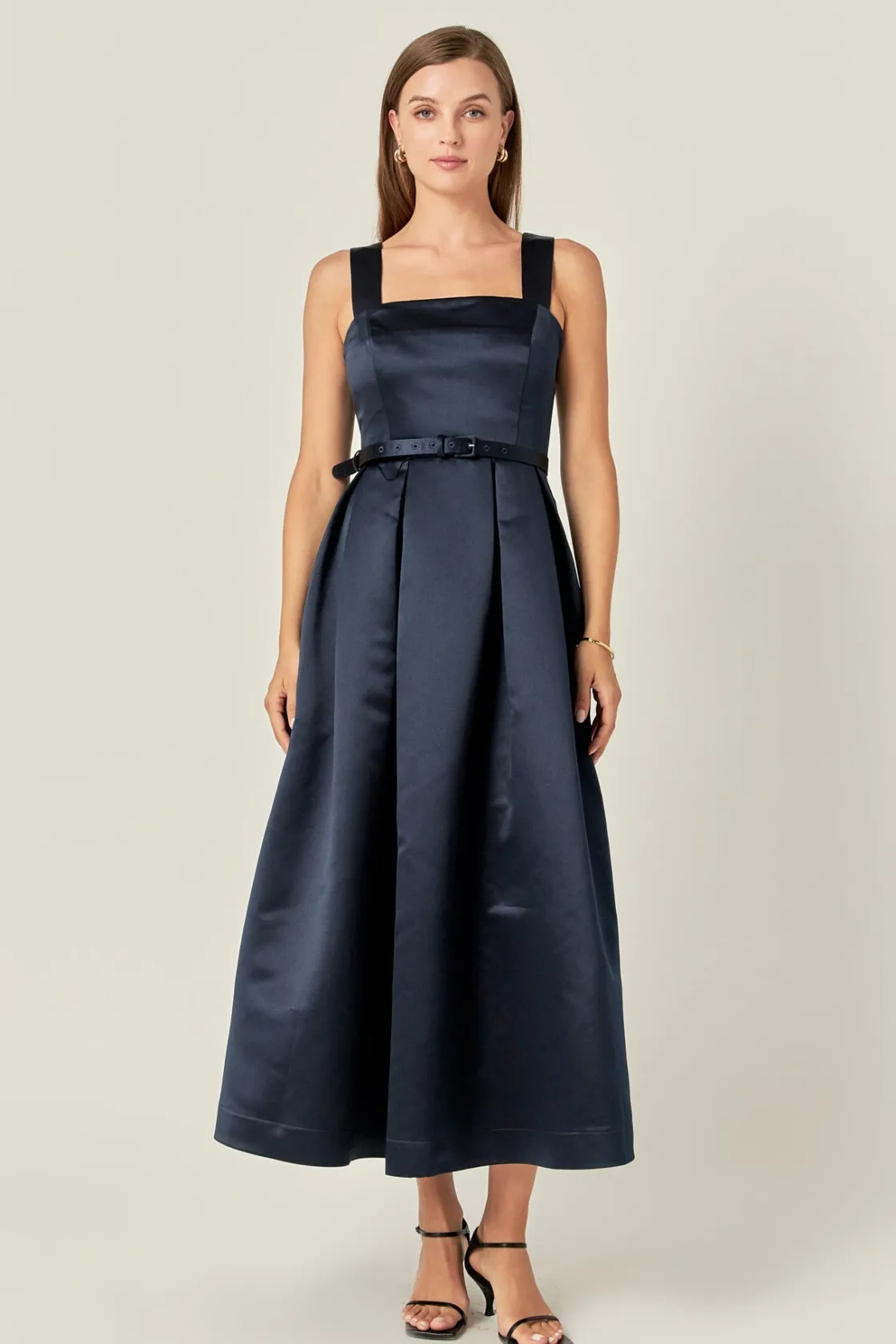 english_factory__sleevele_9.webp ENGLISH FACTORY Tops*- Sleeveless Flared Midi Dress