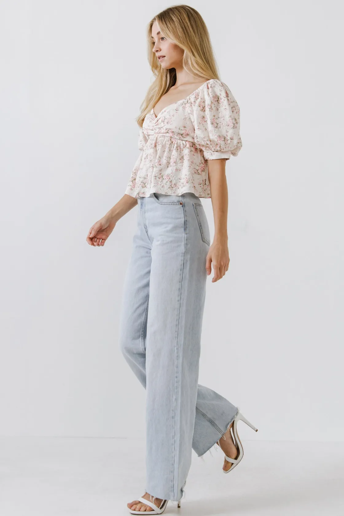 english_factory__textured_1.webp ENGLISH FACTORY Tops*- Textured Floral Top CREAM