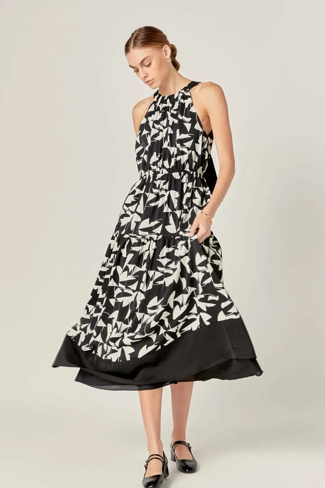 english_factory__white_an_3-1.webp ENGLISH FACTORY Tops*- White and Black Printed Sleeveless Midi Dress BLACK/IVORY