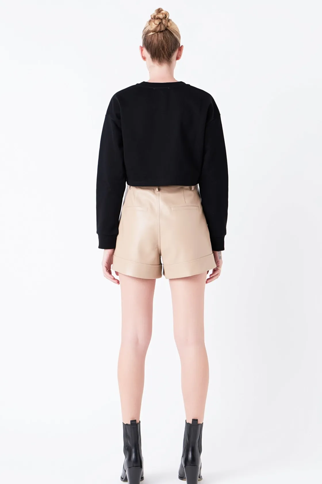 grey_lab__pockets_detail__8-1.webp GREY LAB Tops*- Pockets Detail Cropped Sweatshirt