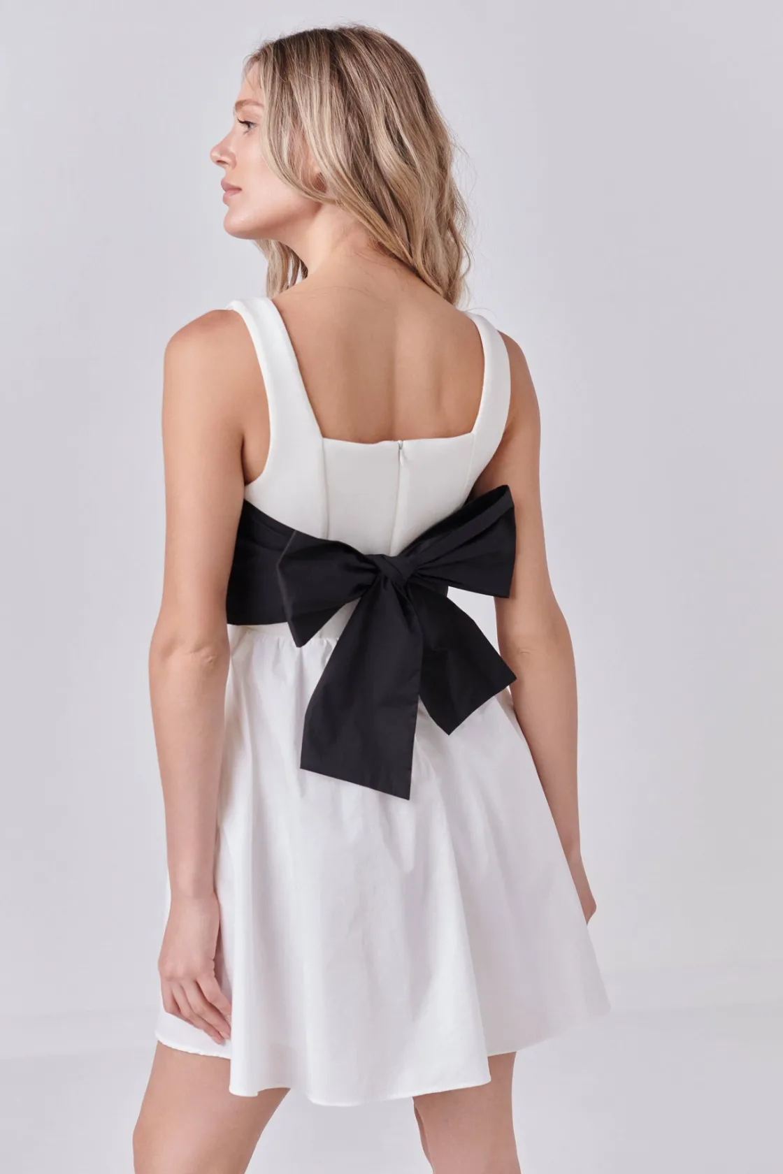 endless_rose__back_bow_co_0.webp ENDLESS ROSE Bow Tie | Tops*- Back Bow Contrast Dress IVORY/BLACK