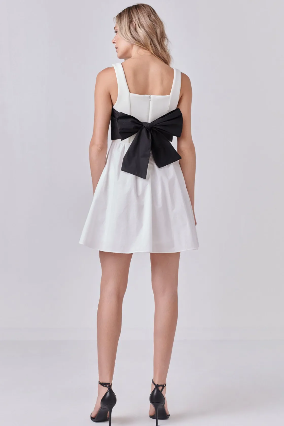 endless_rose__back_bow_co_2.webp ENDLESS ROSE Bow Tie | Tops*- Back Bow Contrast Dress IVORY/BLACK