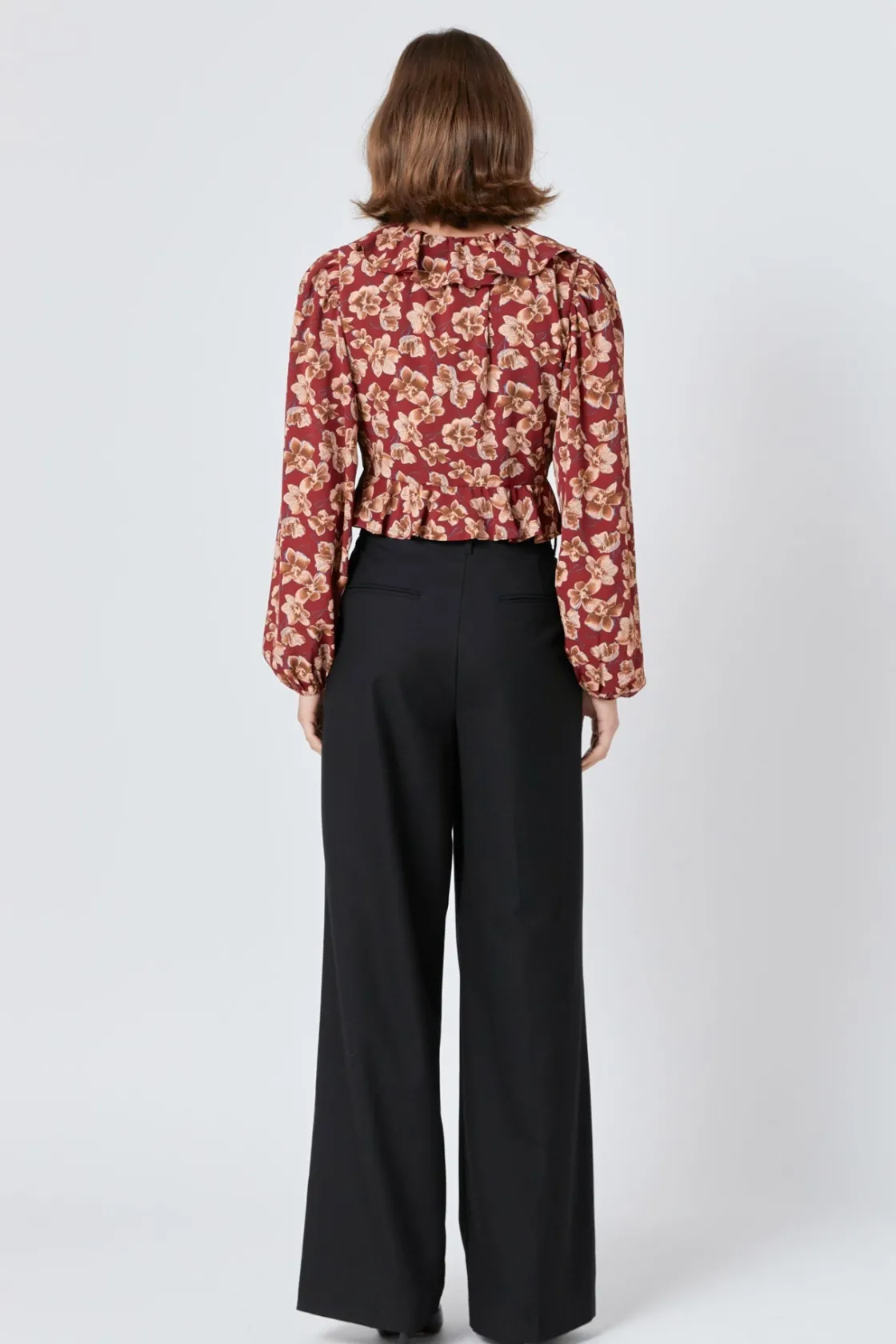 endless_rose__crinkled_fl_2.webp ENDLESS ROSE Tops*- Crinkled Floral Center Cutout Blouse BURGUNDYMULTI