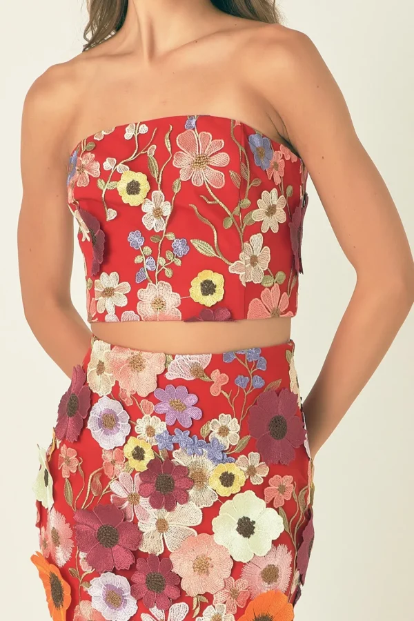 ENDLESS ROSE Matching Sets | Tops*- Floral Embroide Strapless Top RED