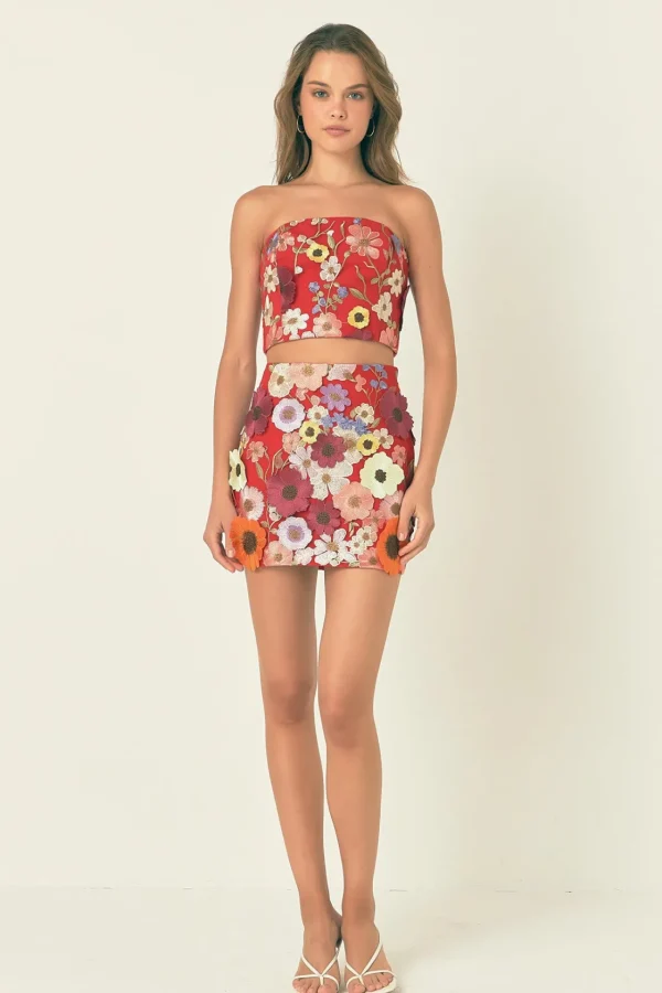 ENDLESS ROSE Matching Sets | Tops*- Floral Embroide Strapless Top RED