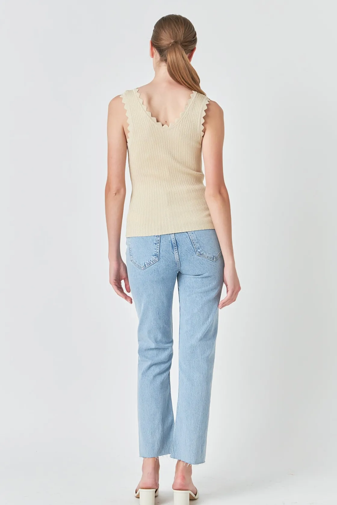 endless_rose__scallop_det_2.webp ENDLESS ROSE Tops*- Scallop Detail Sleeveless Top