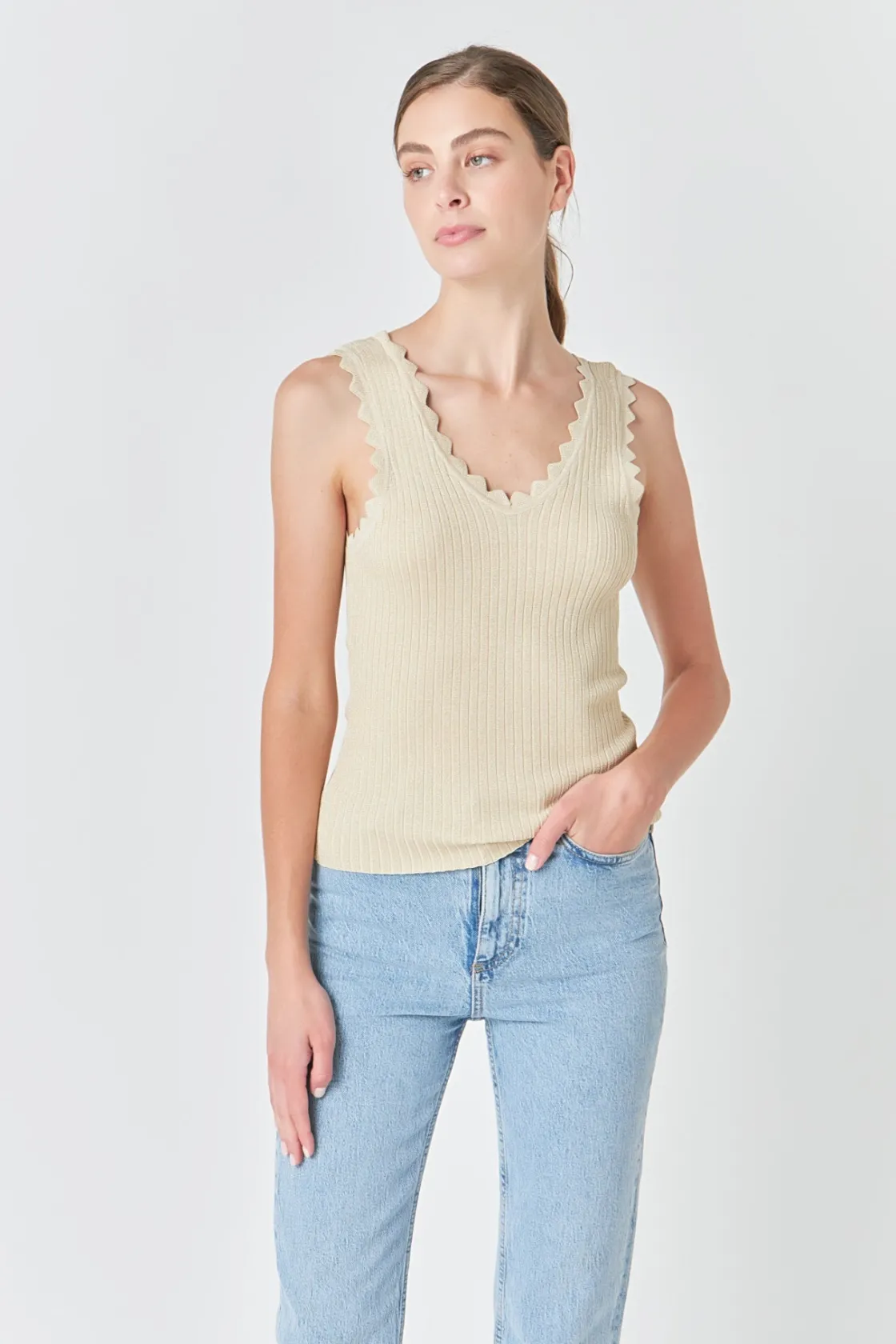 endless_rose__scallop_det_3.webp ENDLESS ROSE Tops*- Scallop Detail Sleeveless Top