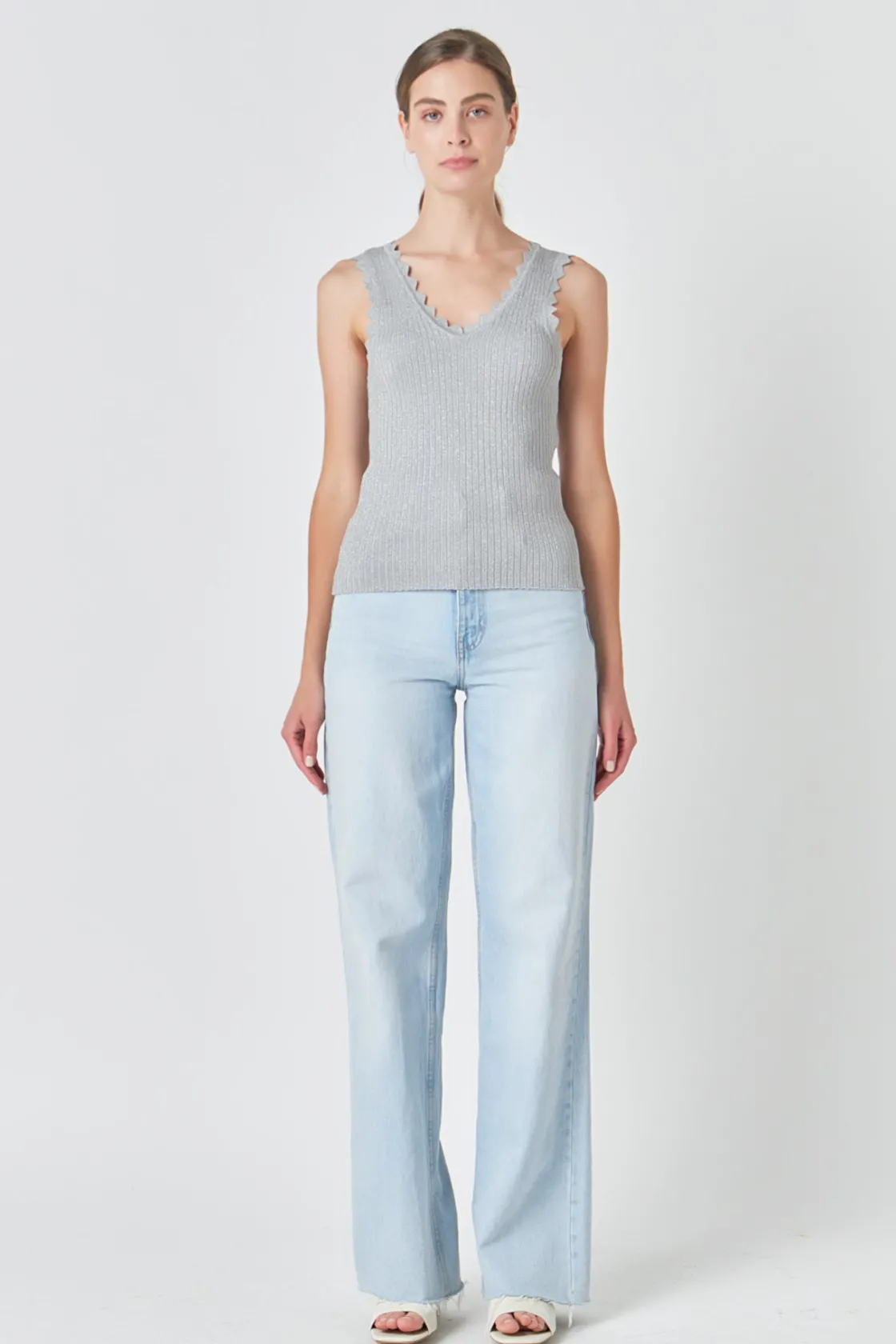 endless_rose__scallop_det_4.webp ENDLESS ROSE Tops*- Scallop Detail Sleeveless Top