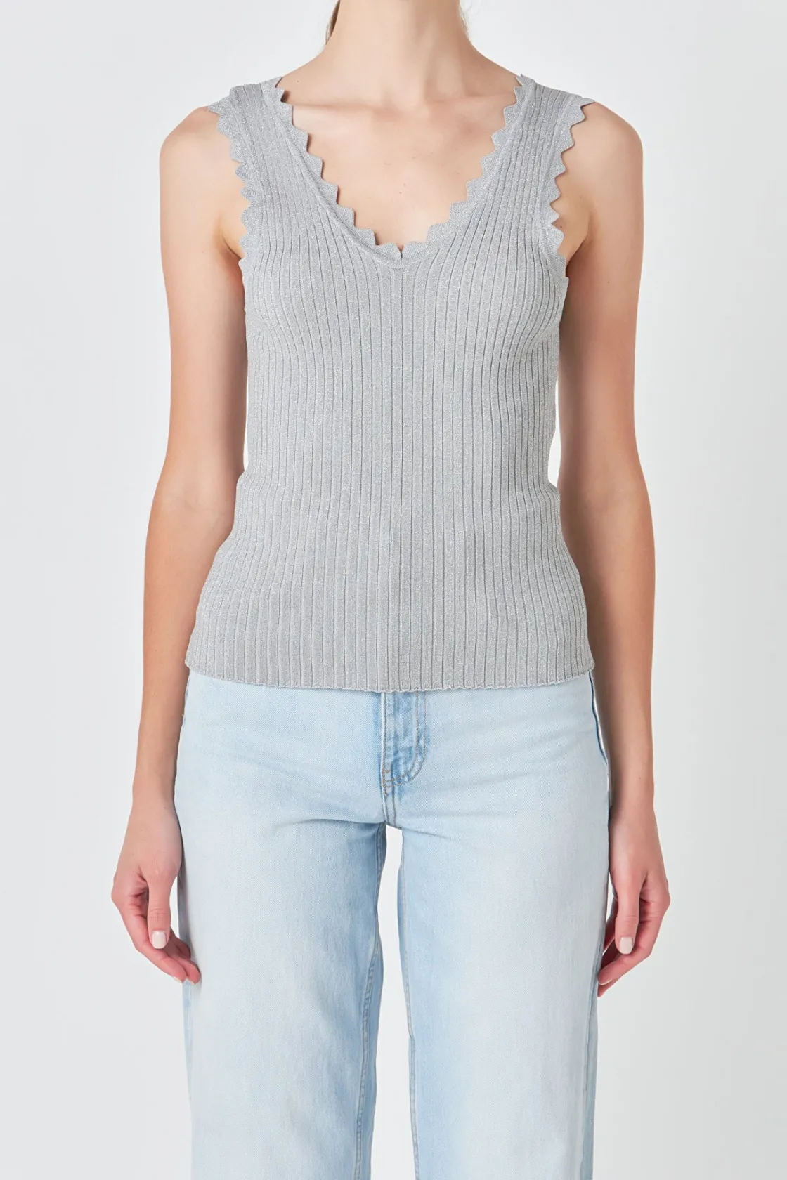 endless_rose__scallop_det_5.webp ENDLESS ROSE Tops*- Scallop Detail Sleeveless Top