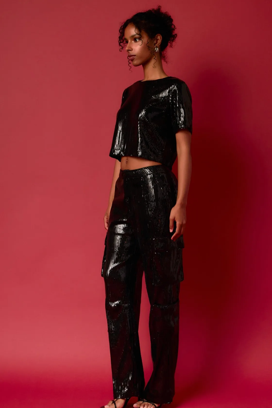 endless_rose__sequins_cro_2-2.webp ENDLESS ROSE Matching Sets | Tops*- Sequins Cropped Top