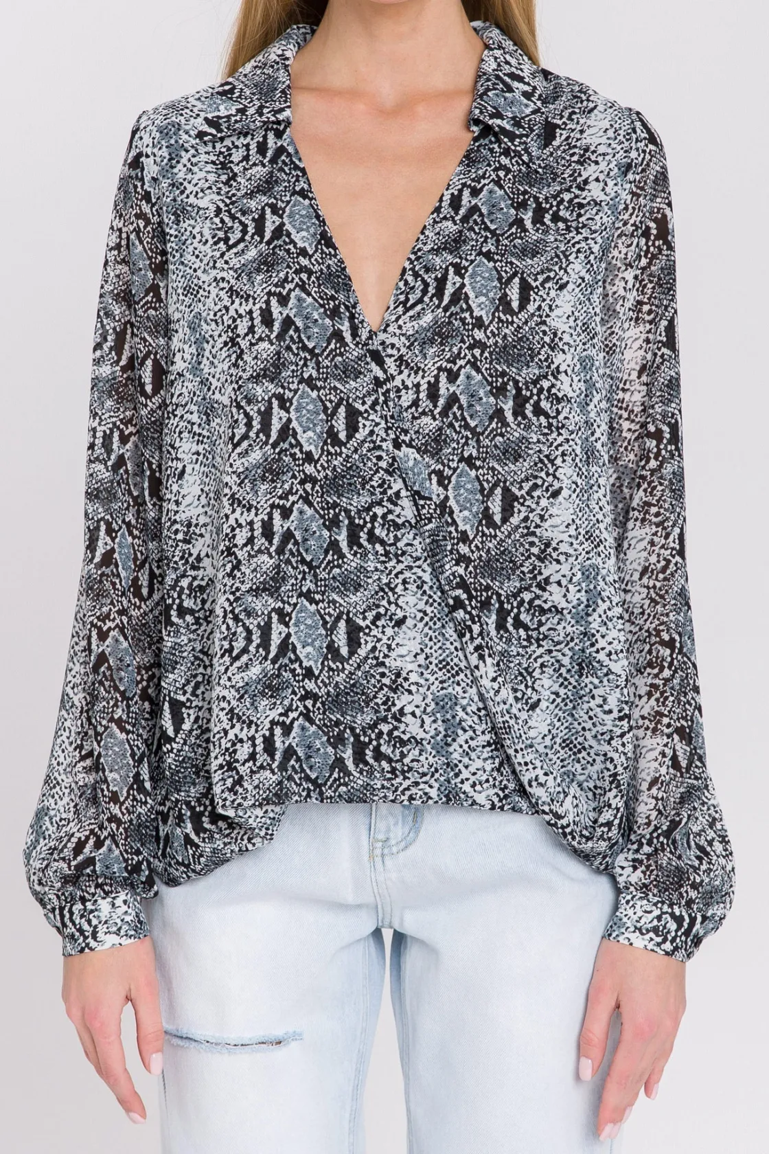 endless_rose__snake_skin__0-1.webp ENDLESS ROSE Shirts & Blouses | Tops*- Snake Skin Pattern Wrap Shirt GREY