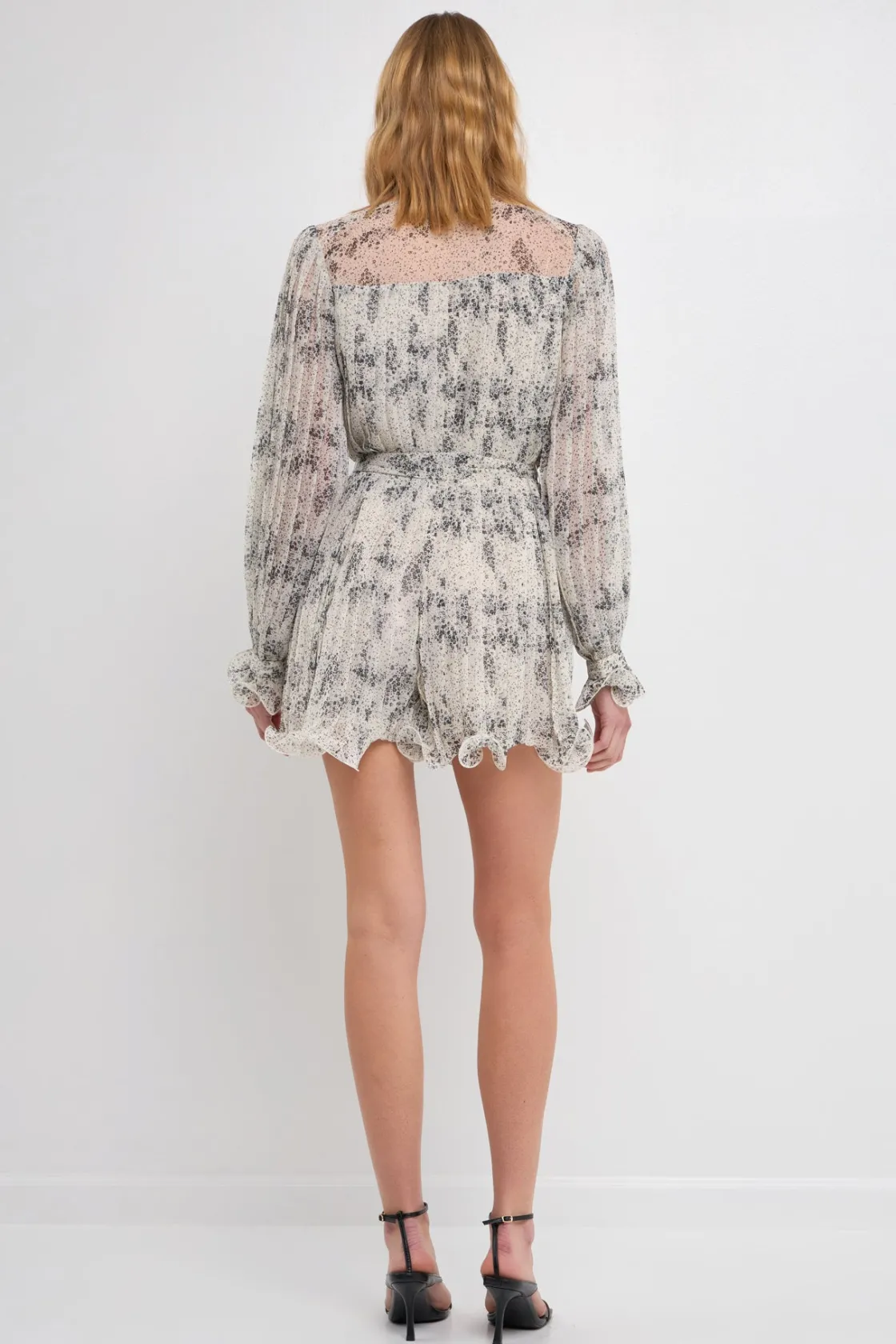 endless_rose__speckled_pl_2.webp ENDLESS ROSE Tops*- Speckled Pleated Romper WHITE/BLACK