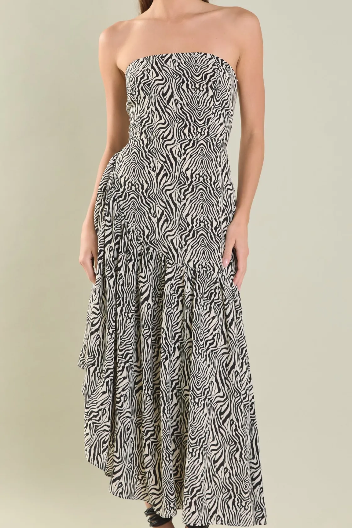 endless_rose__strapless_a_0.webp ENDLESS ROSE Strapless | Tops*- Strapless Asymmetrical Maxi Dress IVORY/BLACK