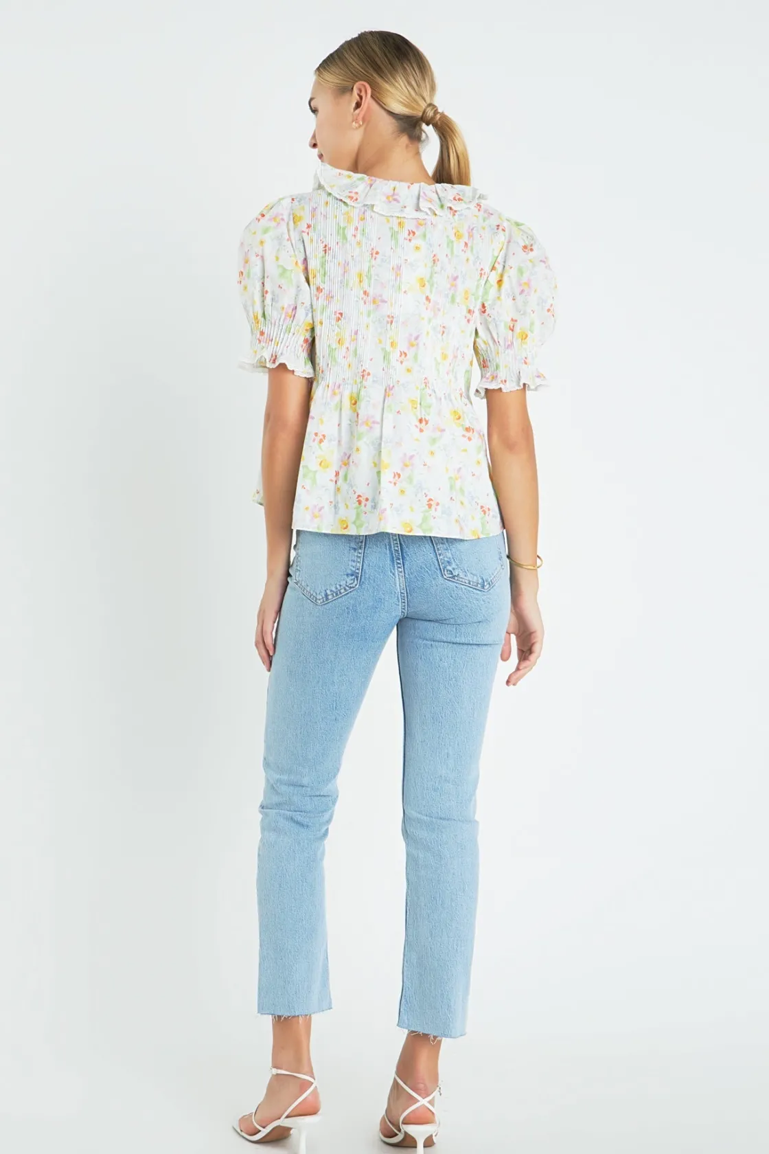 english_factory__abstract_2.webp ENGLISH FACTORY Tops*- Abstract Floral Print Ruffle Top WHITEMULTI