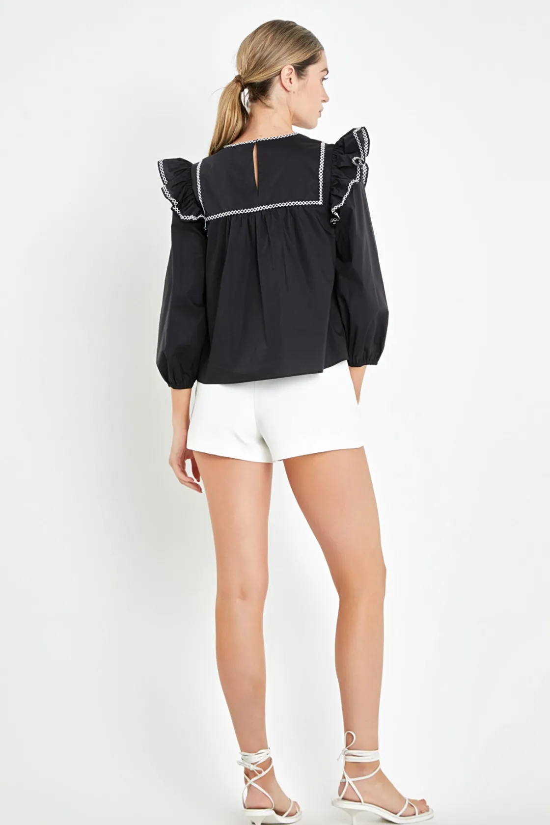 english_factory__black_am_2.webp ENGLISH FACTORY Tops*- Black & White Contrast Embroidery Top BLACK/WHITE