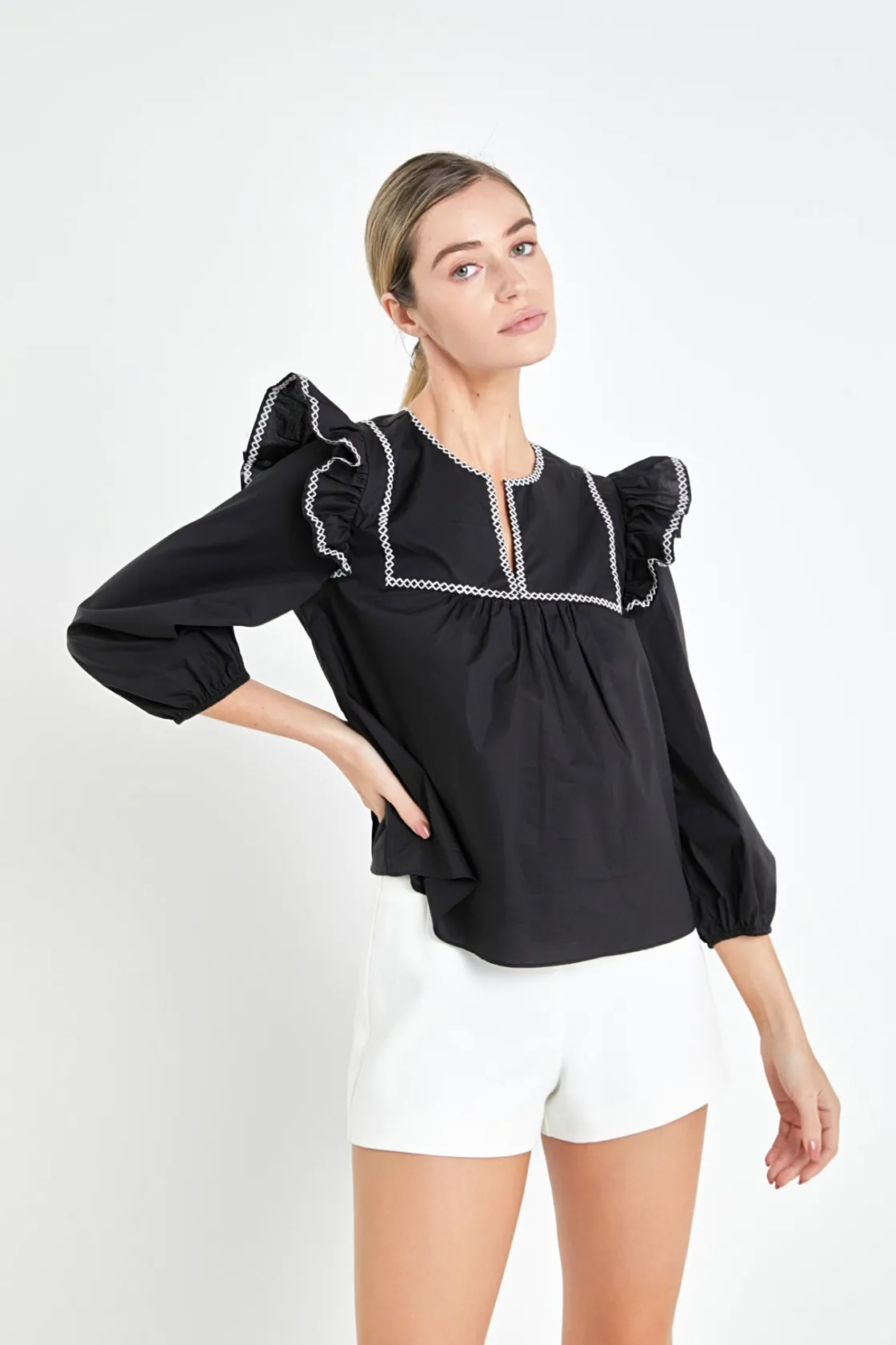 english_factory__black_am_3.webp ENGLISH FACTORY Tops*- Black & White Contrast Embroidery Top BLACK/WHITE