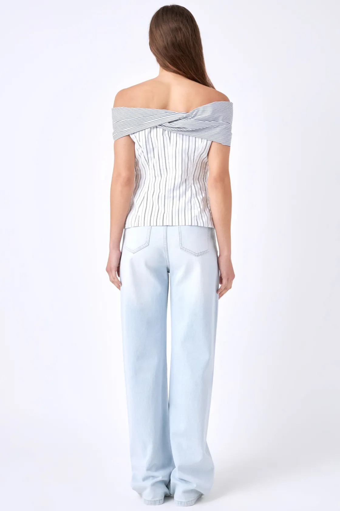 english_factory__combinat_2.webp ENGLISH FACTORY Tops*- Combination Stripe Off Shoulder Top WHITE/NAVY